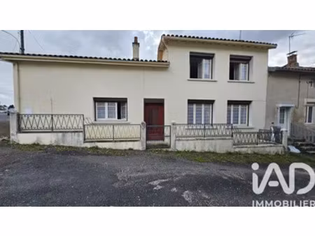 maison de ville à ruffec (16700)