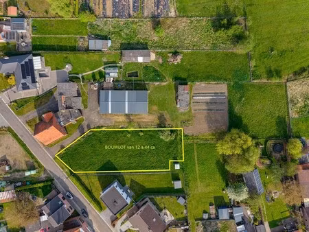 perceel van 12 a 44 ca voor open bebouwing