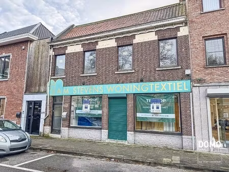 te renoveren handelshuis gelegen in het centrum van diepenbeek.