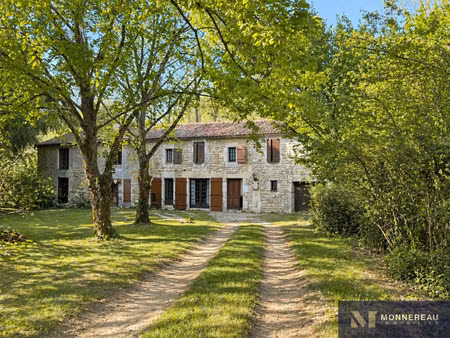 ancien moulin avec habitation au bord de la touvre