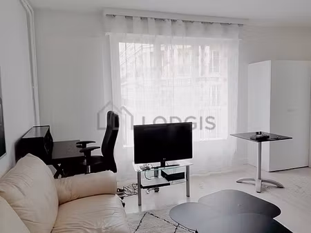 studio meublé avec terrasse et ascenseur