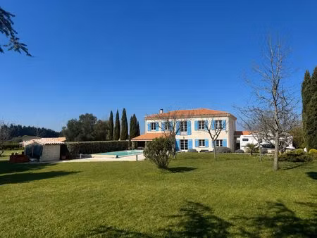 villa familiale avec piscine