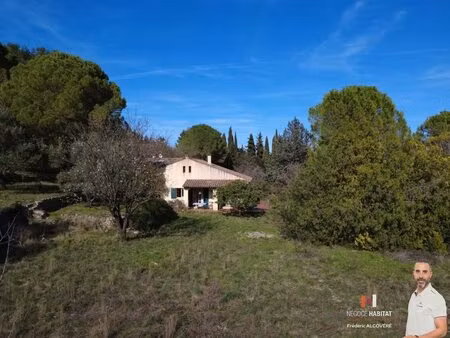 nebian gros potentiel pour cette villa des annees 70 t5 de 175m2 + garage de 36m2 sur...