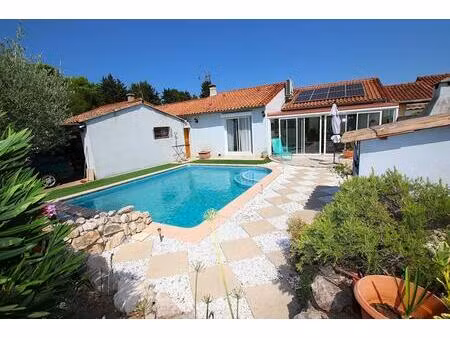 villa de plain-pied rénovée avec piscine de 115 m²  prestations complètes  proche...