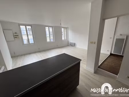 investissez au coeur de cognac ! emplacement premium - immeub