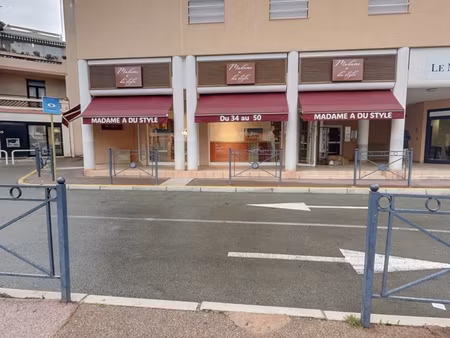 location local commercial 42m² st raphael 83700