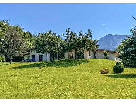 annecy-le-vieux  maison indépendante de 291 m² habitables sur un beau terrain paysager de.