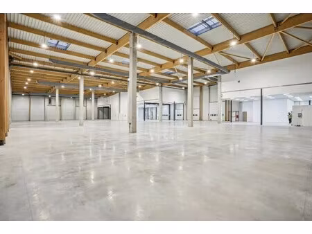 location local d'activités 823 m² à 8 895 m²