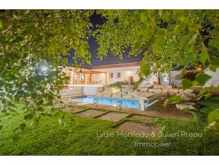 belle propriété contemporaine avec piscine proche centre