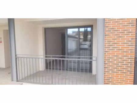 a 2 pas de l'avenue thiers  local 3 pièces 54 m² de plein-pied idéal médecin  profession l