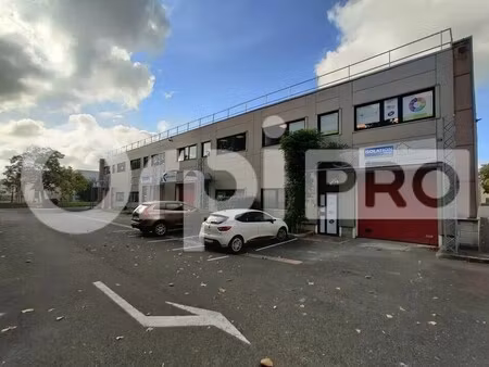 location local d'activités 219 m²