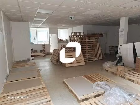 location local d'activités 123 m²
