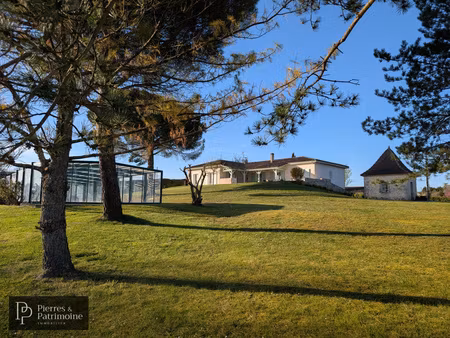 villa de plain pied avec sous sol  piscine couverte et vue pyrénées