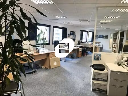 location local d'activités 421 m² à 5 549 m²