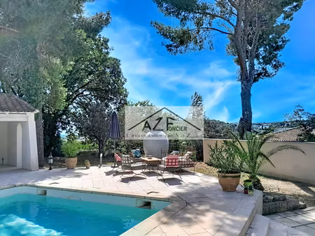 superbe villa sur les hauteurs avec une belle vue au calme