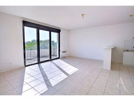 vente appartement 3 pièces  63.00m²  bègles