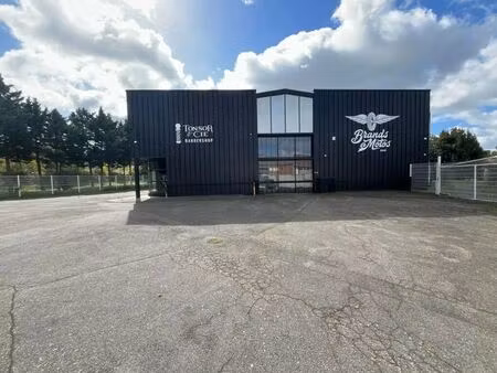 location local d'activités 1 130 m²