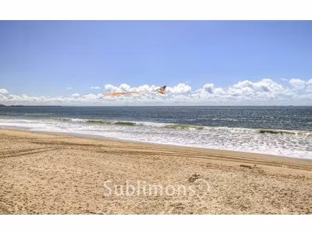 ? dernier étage à deux pas de la plage – t3 avec balcon ?