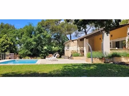 belle propriété de 170 m² dans un écrin de verdure ou règne le calme et la sérénité. parc.