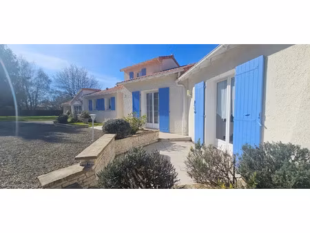 vente maison 5 pièces 145 m² à fontaine-le-comte (86240)  270 000 €