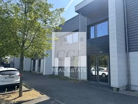 location local d'activités 287 m²