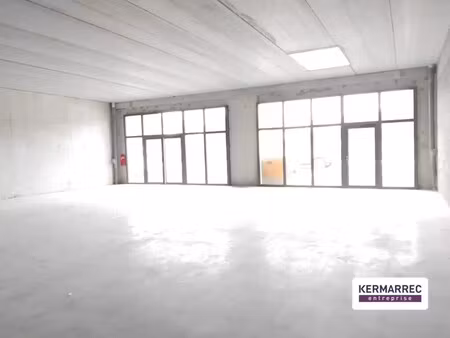location local d'activités 390 m²