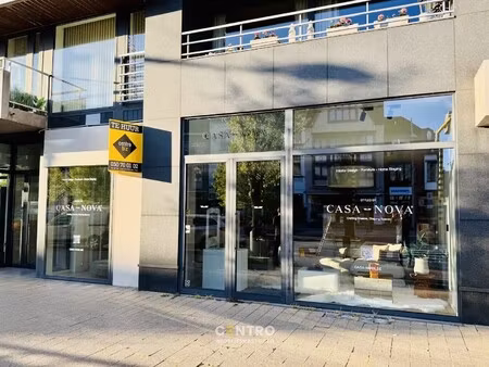 te huur - commerciële handelsruimte (236m²) met kelder (73m²) op topligging in het centrum