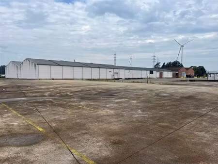 te huur magazijn met buitenopslagruimte