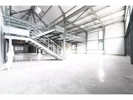 location commerce 451 m² à 2 579 m²