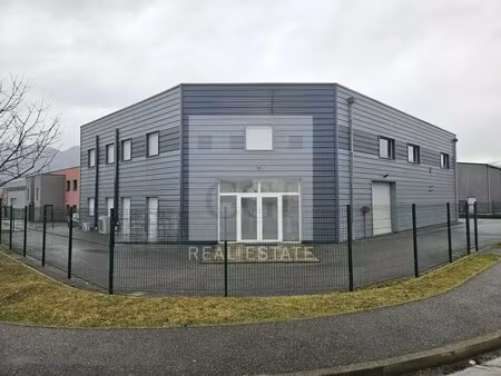 vente entrepôt 703 m²