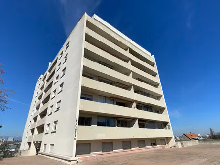 f3/4 avec balcon et garage! vue dégagée!