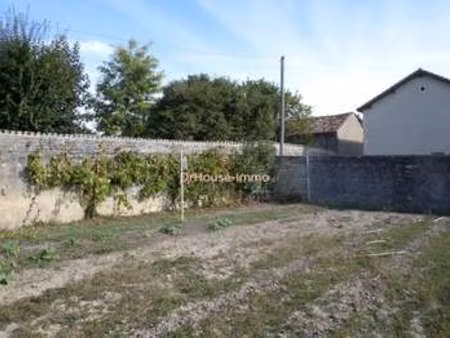 vente terrain à douzat (16290) : à vendre / 710m² douzat
