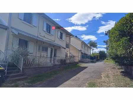 97430 le tampon 14ème grande maison en 2 lots env 165m² dont 1 libre  sur 358m² terrain