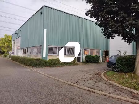 vente local d'activités 2 106 m²