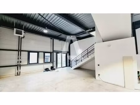 location local d'activités 240 m² à 732 m²