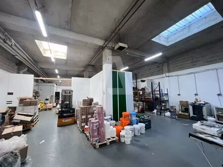 location local d'activités 410 m²