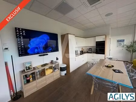 location local d'activités 840 m²