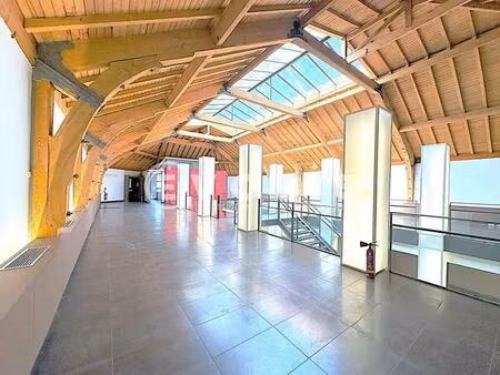 location bureaux 305 m² à 677 m²