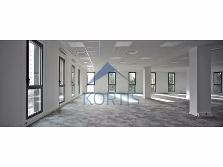 location bureaux 164 m² à 610 m²