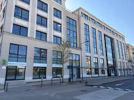 location bureaux 210 m²