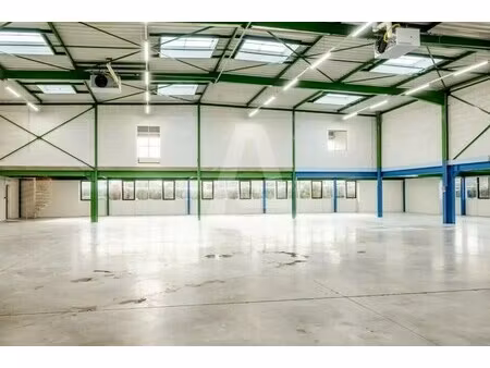 location entrepôt 600 m² à 1 587 m²