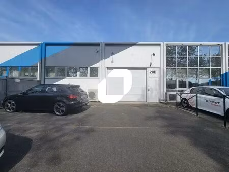 location local d'activités 562 m²