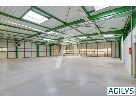 location local d'activités 509 m² à 1 065 m²