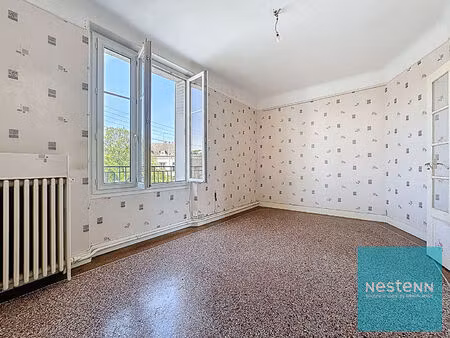 appartement 4 pièces à vendre avec un balcon et un jardinet à montereau fault yonne