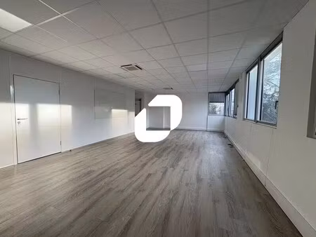 vente bureaux 250 m² à 699 m²