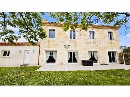 grande maison contemporaine sur joli terrain à castenau-de-montmiral
