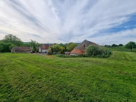 corps de ferme en pierre rénové 1ha 60a 11ca libres!