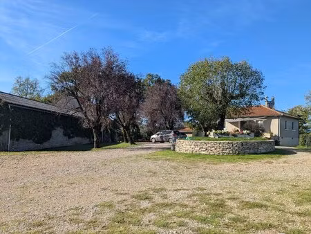 corps de ferme sur 31 hectares de terrains attenants