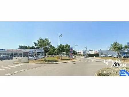 location local commercial 600m² pornic 44210