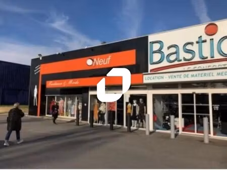 vente commerce 1 228 m²